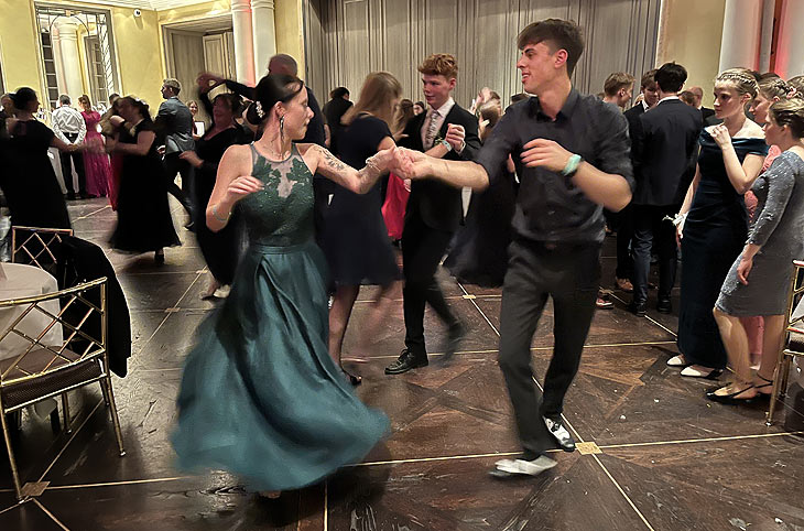 Deb&uuml;tanten beim Herbstball am 19.11.2022 (&copy;foto: Martin Schmitz)